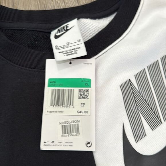 Nike Black and White Crewneck Sweater - Picture 3 of 5